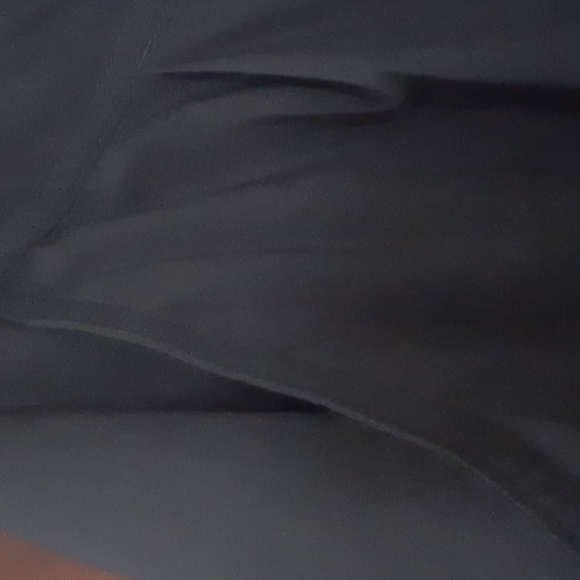 Athleta sz 14 shorts with silver closure and zipper mesh lined pockets - Picture 3 of 8